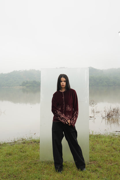 “Kiara women’s embroidered suede jacket with zari work in burgundy” 
"Women Burgundy Suede Jacket with Zari Work Detailed and Hand Stitched"